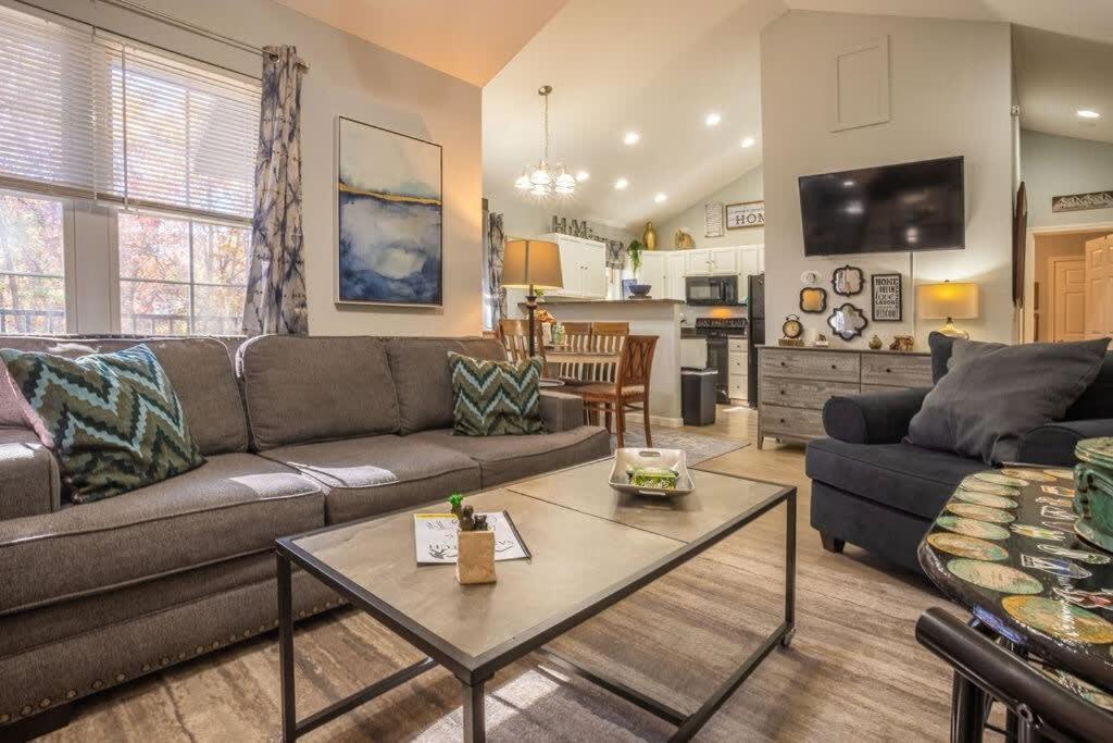 Sasquatch Lodge E Sleeps 13 Гетлинбург Екстериор снимка