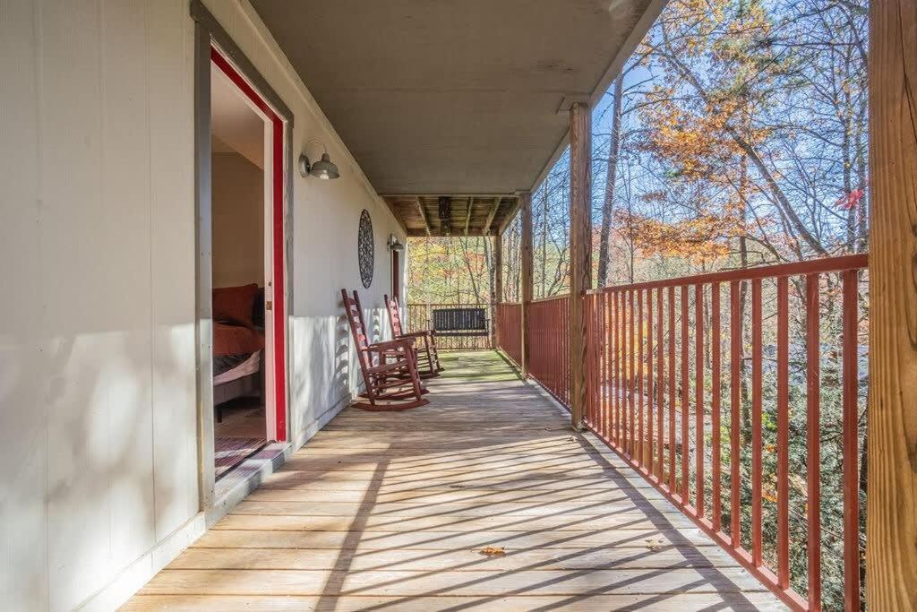 Sasquatch Lodge E Sleeps 13 Гетлинбург Екстериор снимка
