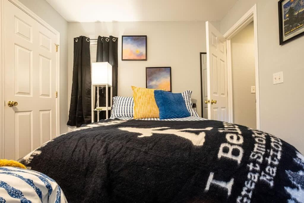 Sasquatch Lodge E Sleeps 13 Гетлинбург Екстериор снимка