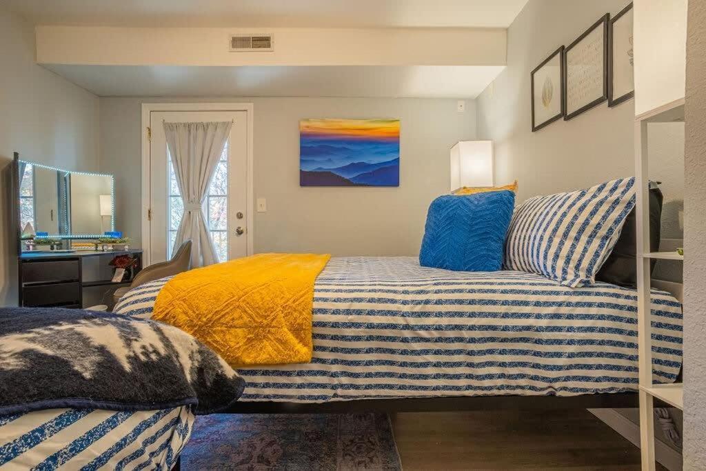 Sasquatch Lodge E Sleeps 13 Гетлинбург Екстериор снимка