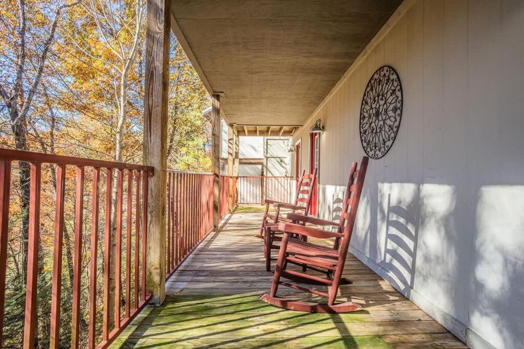Sasquatch Lodge E Sleeps 13 Гетлинбург Екстериор снимка