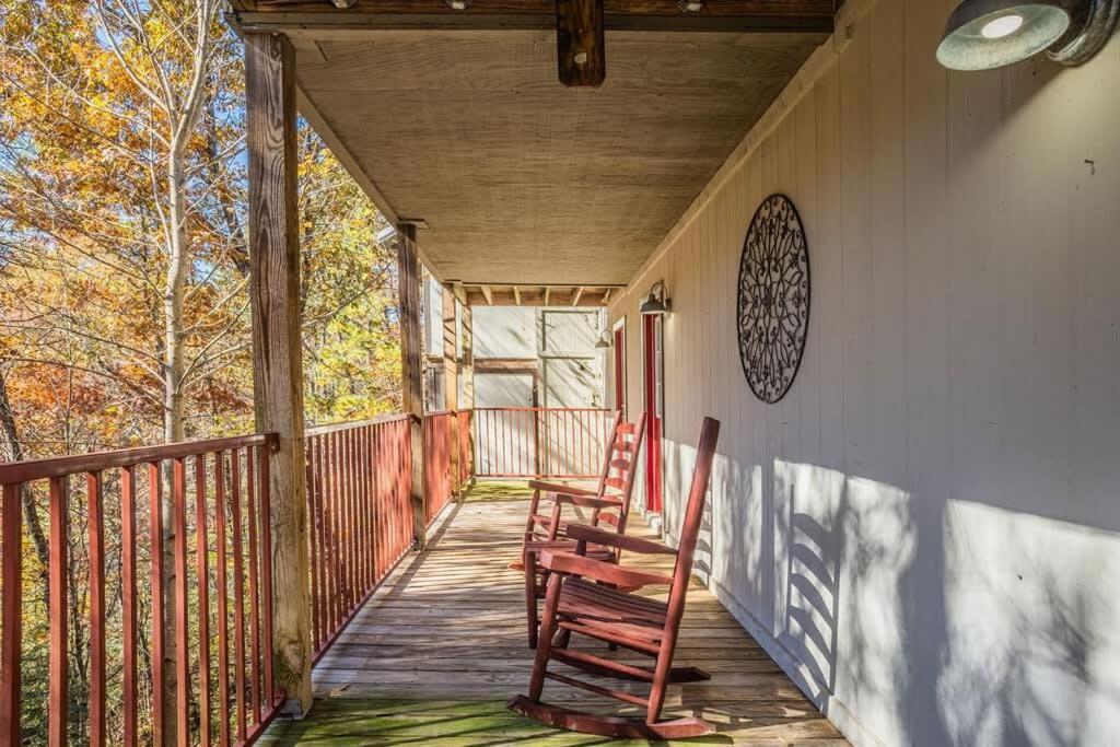 Sasquatch Lodge E Sleeps 13 Гетлинбург Екстериор снимка