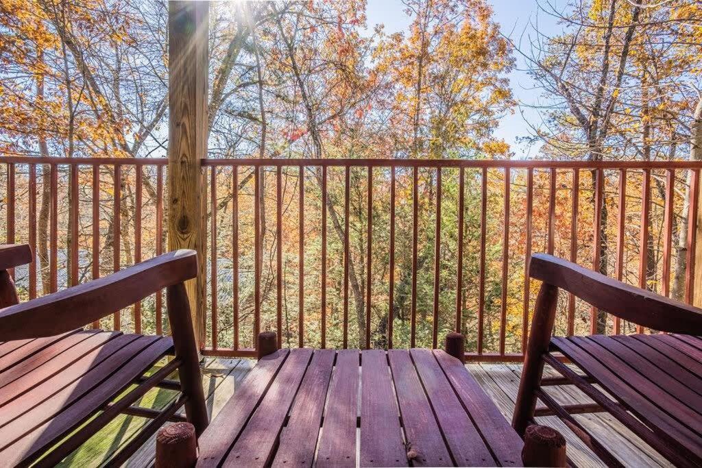 Sasquatch Lodge E Sleeps 13 Гетлинбург Екстериор снимка