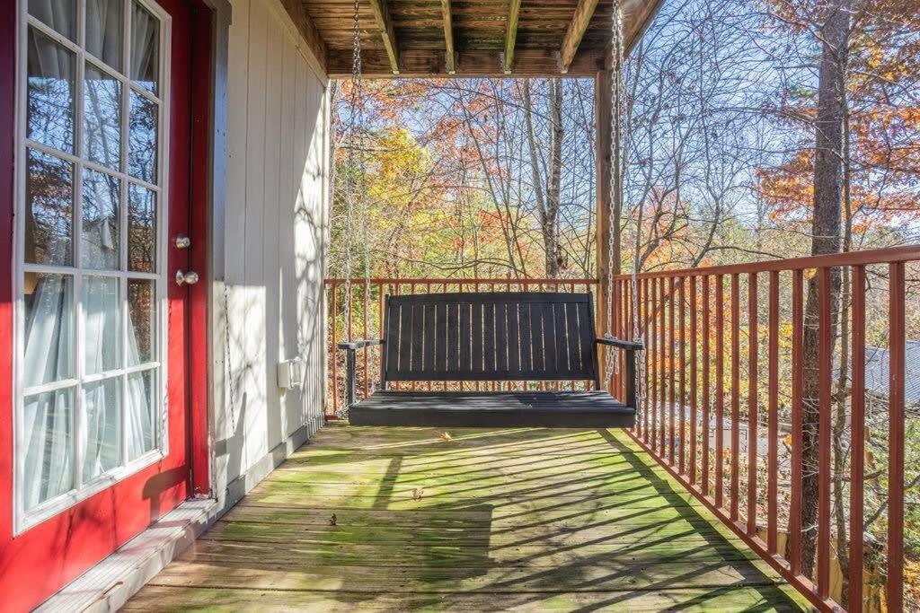 Sasquatch Lodge E Sleeps 13 Гетлинбург Екстериор снимка