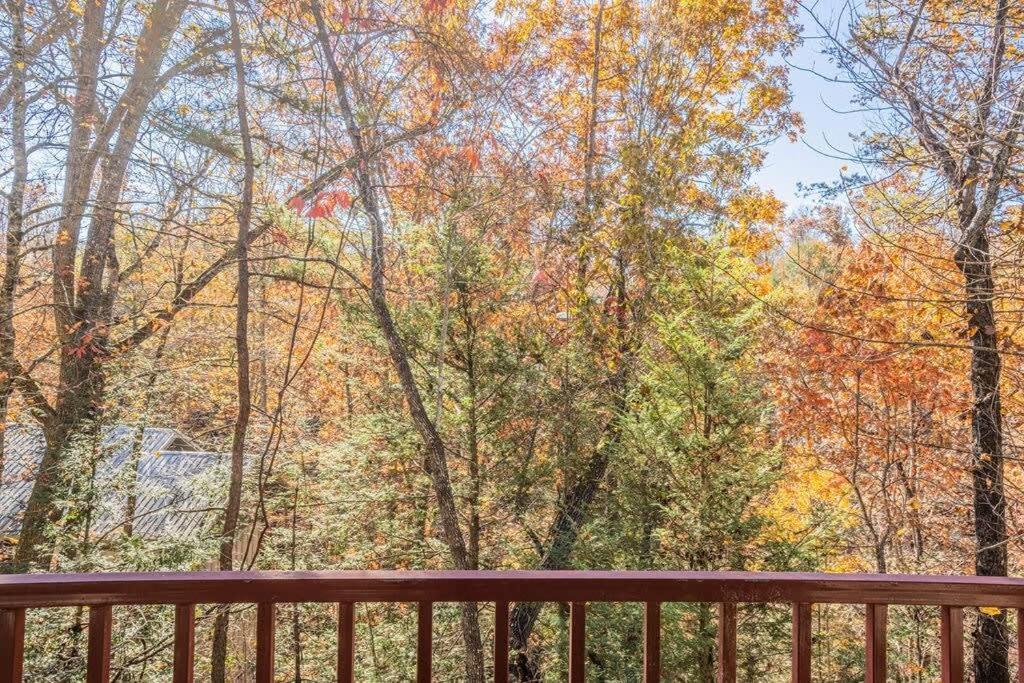 Sasquatch Lodge E Sleeps 13 Гетлинбург Екстериор снимка