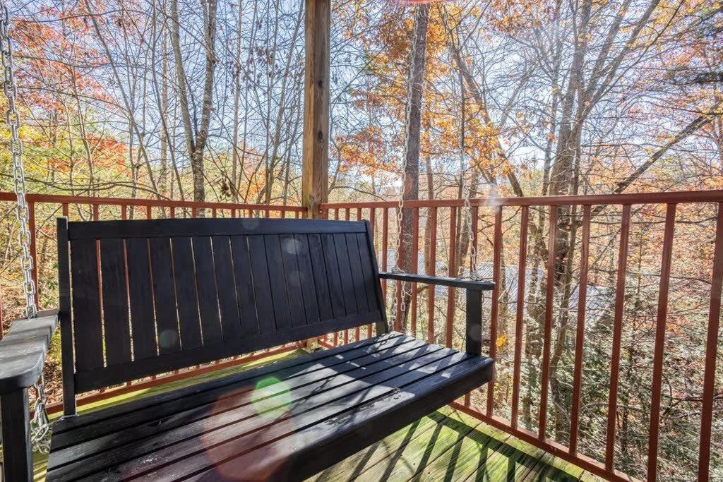 Sasquatch Lodge E Sleeps 13 Гетлинбург Екстериор снимка
