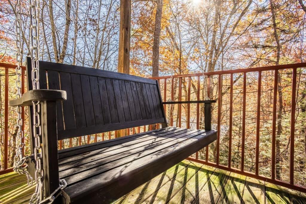 Sasquatch Lodge E Sleeps 13 Гетлинбург Екстериор снимка