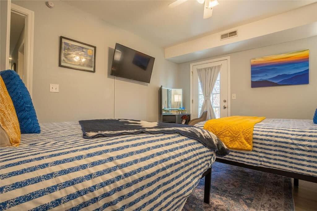 Sasquatch Lodge E Sleeps 13 Гетлинбург Екстериор снимка