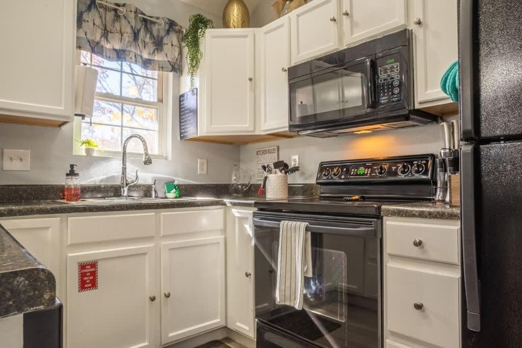 Sasquatch Lodge E Sleeps 13 Гетлинбург Екстериор снимка